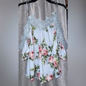Light blue floral shirt 🤍NWOT